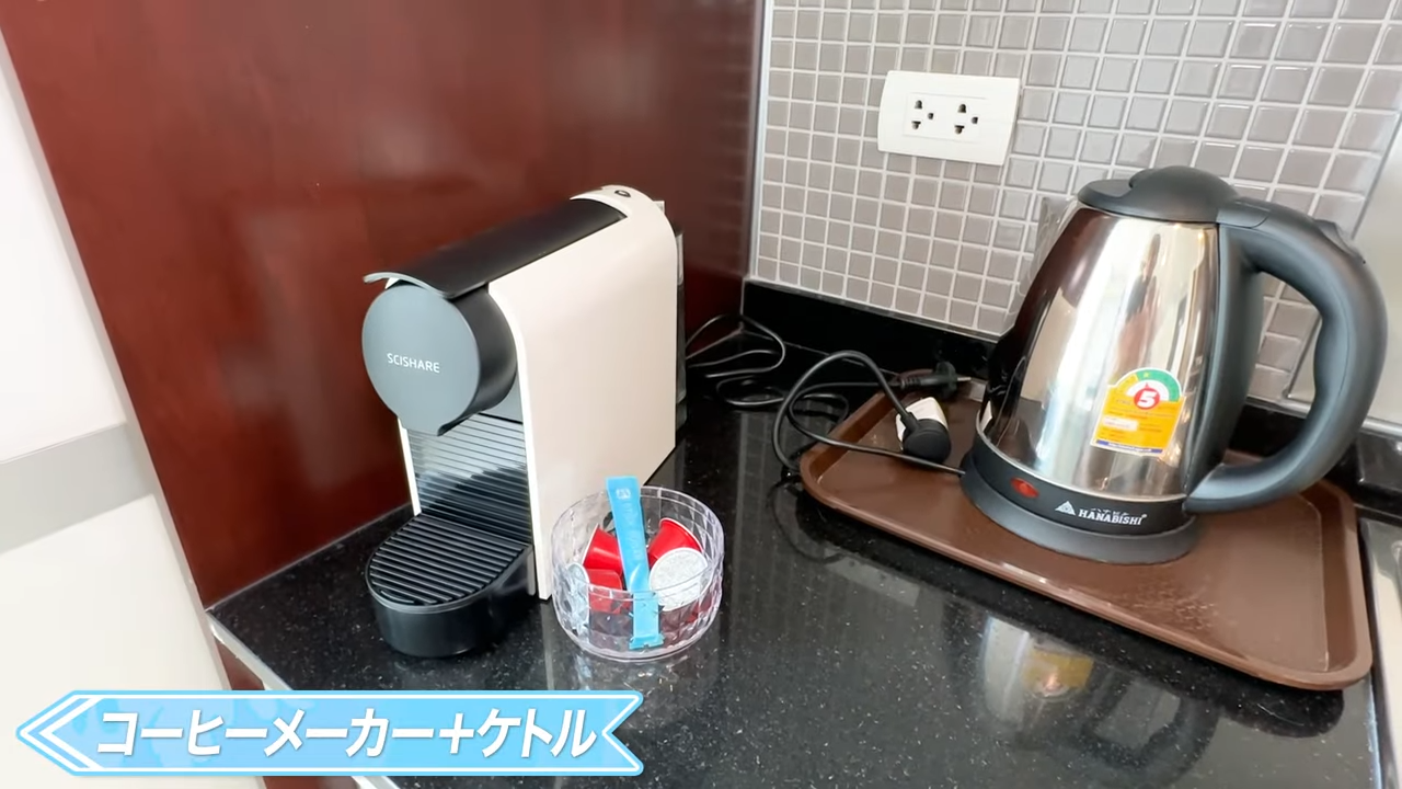 【Silom Lofts】コーヒーメーカーとケトル