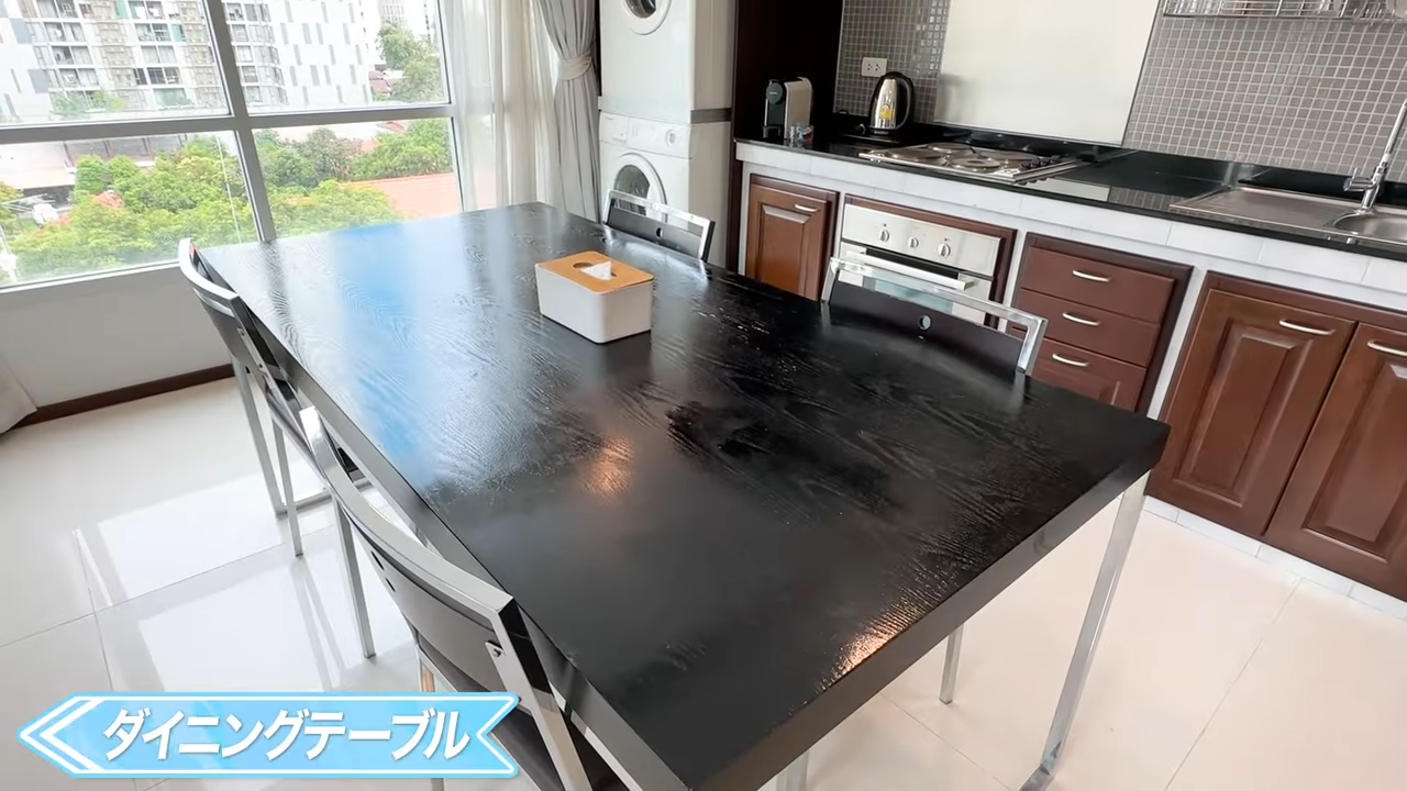 【Silom Lofts】ダイニングテーブル