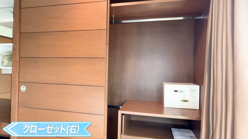 【Silom forest Residence】ベッドルームのクローゼット（右）