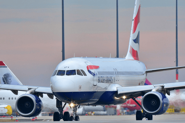 着陸している飛行機