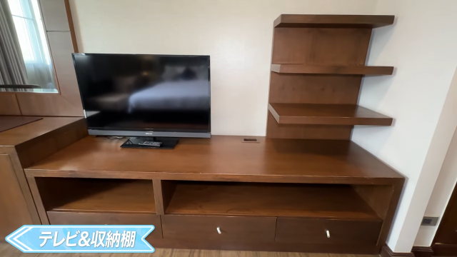 【Grand Mercure Bangkok Asoke Residence】テレビと収納棚