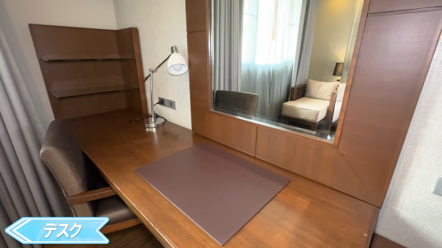 【Grand Mercure Bangkok Asoke Residence】デスク