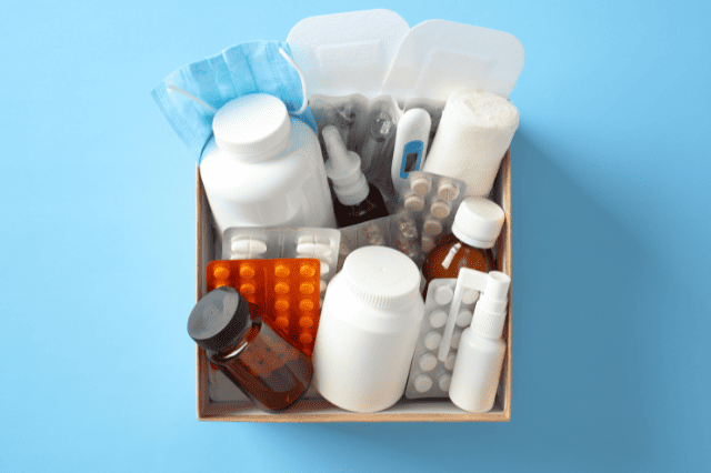 医薬品が箱に入れられている